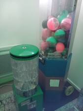 Objet Vintage Distributeur Monnayeur