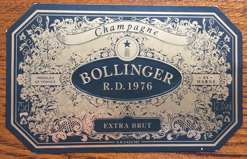 Une étiquette champagne - une,
