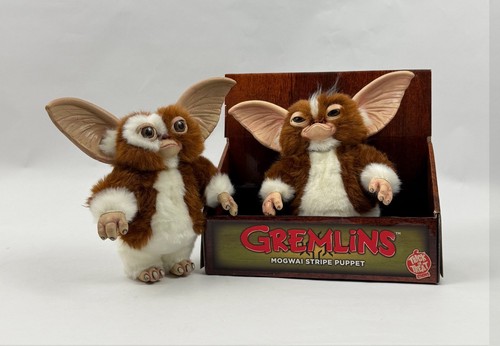 Gremlins gizmo and stripe hand - gizmo,