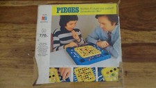 JEU DE SOCIETE MB PIEGES 1972 COMPLET