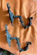2 patères anciennes (porte-manteau) en métal 16 x 12 x 5 cm, accroche au dos