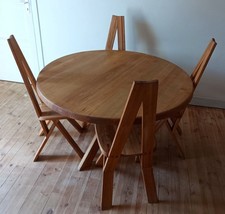 Table T21 et chaises S45