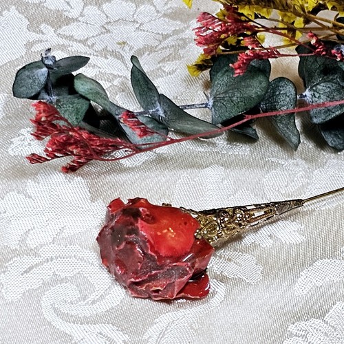 Broche chapeau revers - À,