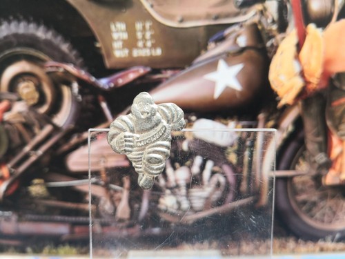 Pin bonhomme michelin - pin's,