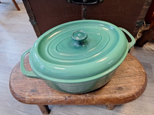 Cocotte ovale fonte - , émaillée