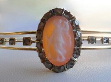 BRACELET OR 18K CAMÉE CORNALINE DIAMANTS  TAILLÉS EN ROSE RIGIDE OUVRANT XIXe