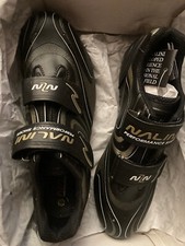 chaussure de velo "NALINI," professionnel , NEUVES TAILLE 42... boite abimé