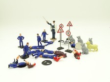Divers 1/43 - Lot pour décor : personnages, animaux, panneaux