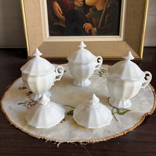 Anciens pots creme en - pots, a