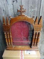 vitrine religieuse ancienne