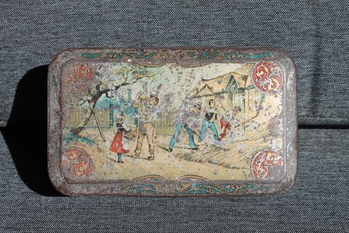 Belle ancienne boite tôle - belle,