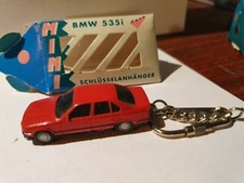 porte clef fritz wagener BMW 535 I ROUGE CARMIN    taille environ 3 cm