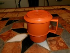 Mug / Tasse vintage TUPPERWARE avec Couvercle  pique nique  0.25 cl- Orange