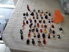 LOT 55 FIGURINES LEGO