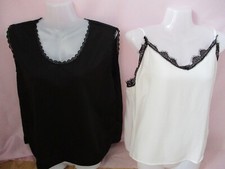 Lot de 2 Tops/débardeurs noir/blanc bordure dentelle Taille 46/48 -comme neufs