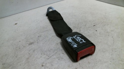 Attache ceinture arriere droit