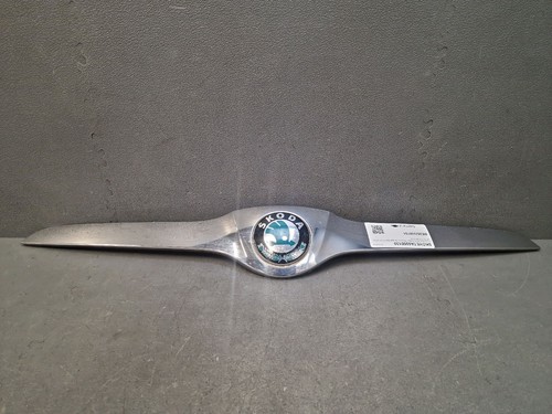 Enjoliveur capot moteur chrome