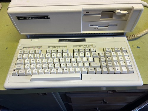 Tandy 1000 desktop computer - 1000, tx