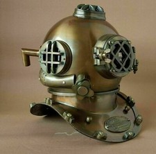 Casque de plongée marin en