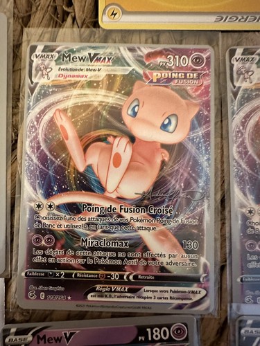Carte pokémon mew vmax - pokémon, poing