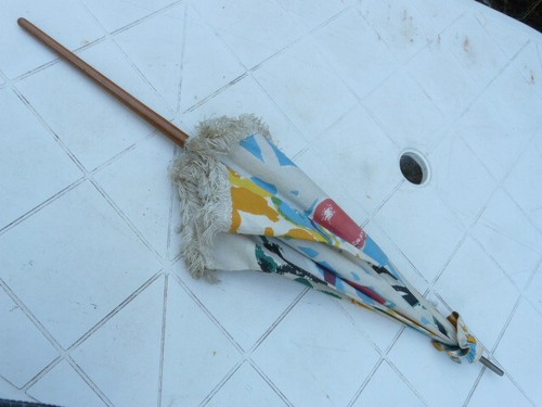 Ancienne ombrelle multicolore - ombrelle,