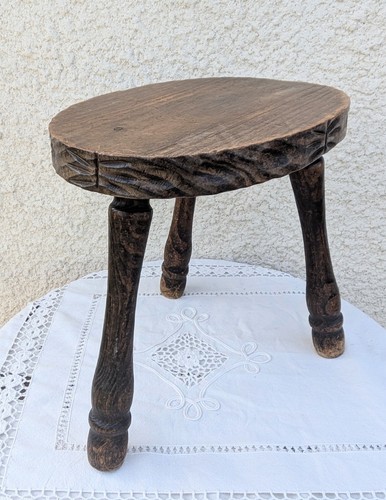 Ancien tabouret tripode - ,