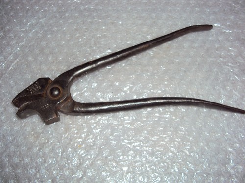 Outil ancien pince - pince, monter