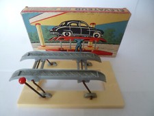 Pont élévateur pour diorama véhiule Echelle 1.43 en boite d'origine