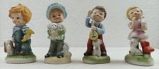 Lot de 4 figurines d'enfant en