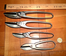 outils anciens,old tool, beau lot de 4 cisailles de zingueur,estampillées...