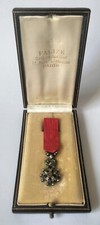 Médaille Légion d'Honneur Réduction avec Diamant et Émeraudes avec écrin Falize