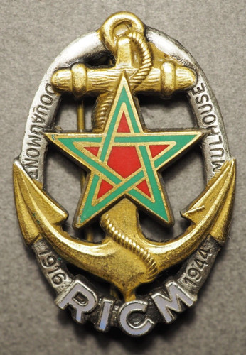 Insigne militaire dit - dit, pucelle