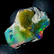 Noir Opal Brut, Naturel fire rough , Éthiopien gemstone 17.5Ct 23x15 MM
