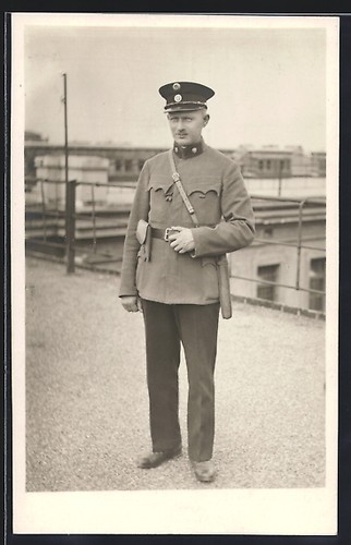 Carte postale photo policier