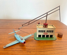 GASPARD GAUBIER RARE ANNEE 50 MANEGE EN TOLE  AVION  JEU ANCIEN  A CLE 