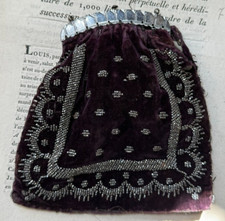 GRANDE BOURSE VELOURS couleur aubergine - perles métal - fin XIXème siècle