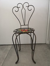 Petite chaise en fer forgé et