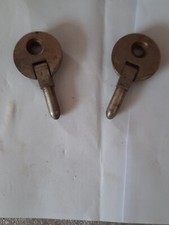 Charnières d'armoire de table