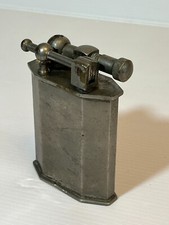 Ancien et important Briquet essence POLAIRE PARIS