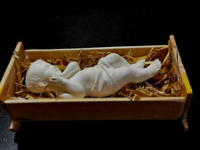 PETIT JESUS EN PLATRE DANS SON BERCEAU DE BOIS A BASCULE