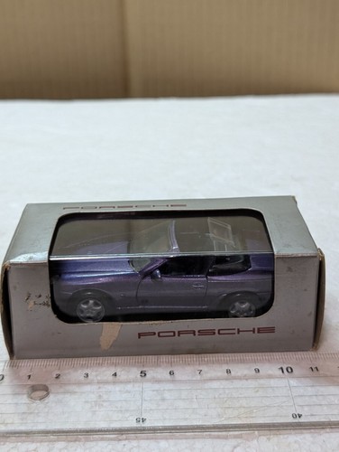 Voiture miniature épuisée