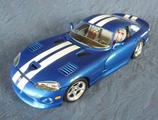 Voiture miniature au 1/18: DODGE Viper GTS coupé 1997 de BURAGO.