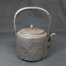 Ancienne théière en fonte