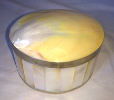 ANCIEN BEAU COFFRET BOITE A BIJOUX RONDE en NACRE ARTISANALE 1980