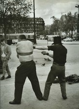 SPECTACLE de RUE vers 1960 PARIS BASTILLE photo PIERRE PARENTE photo humaniste