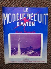 LE MODELE REDUIT D'AVION AVEC