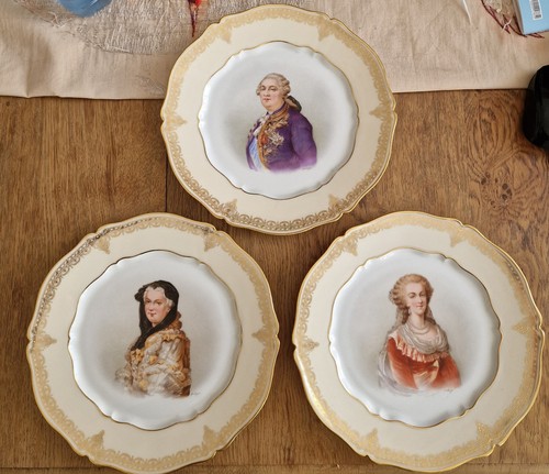 Ensemble trois assiettes en - ensemble, de