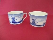 TASSE SEULE IDENTIQUE BLEUE. PAYSAGE MOULIN. DEMI PORCELAINE BADONVILLER