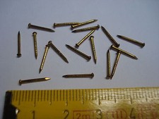 petites pointes en laiton 10