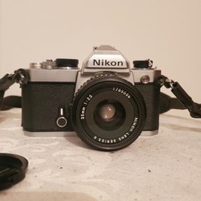 Appareil argentique reflex Nikon FM & Nikon Lens Serie E 35mm 1. 2.5